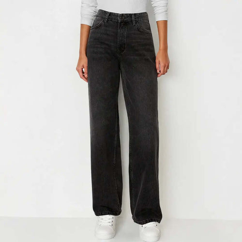 Perfect Fit Mid-Rise Wide-Leg Jeans – Flattering for Every Body
